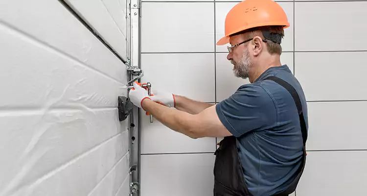 Emergency Garage Door Repair in Wesley Chapel, FL