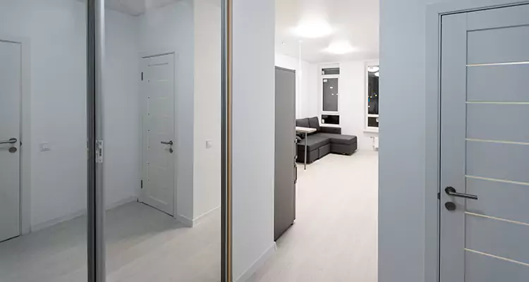 Modern Mirrored Closet Doors Repair in Wesley Chapel, FL