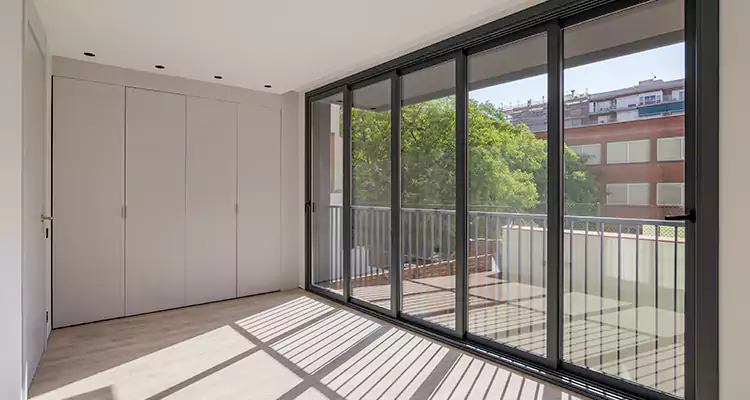 Fix Sliding Screen Door Track in Wesley Chapel, FL